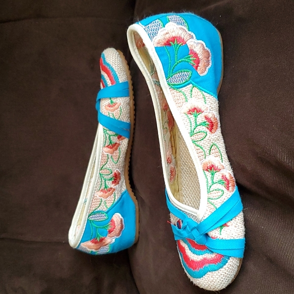 Embroidered canvas slipons - Picture 7 of 11